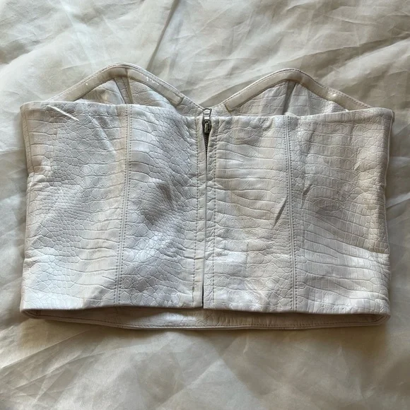 Corset - Picture 2 of 3